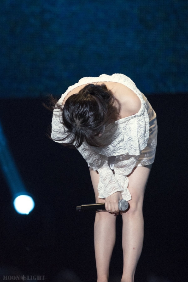 90도 폴더 인사하는 아이유 모음 | 인스티즈