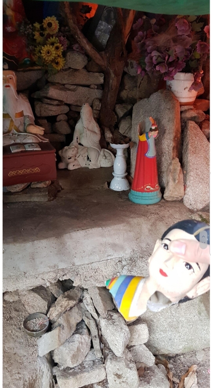 산속에 이상한 천막이 있어 가보았다는 남자.jpg | 인스티즈