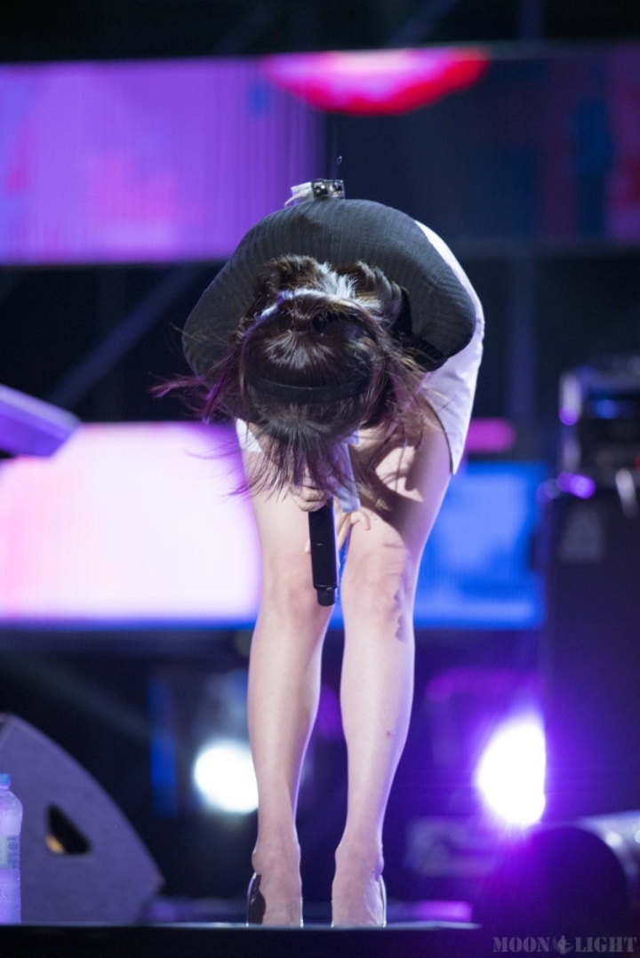 90도 폴더 인사하는 아이유 모음 | 인스티즈