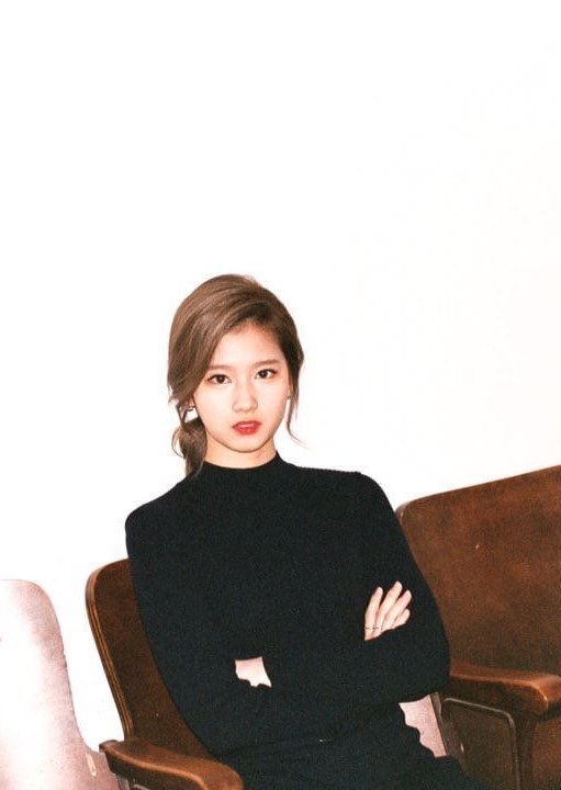 제지당하는 사나......gif | 인스티즈