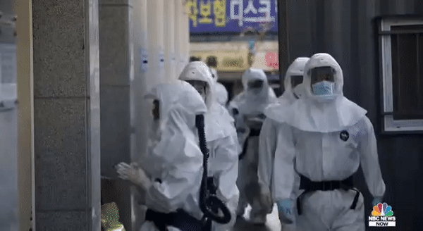 NBC 카메라를 향해 엄지척 날리는 의료진 | 인스티즈