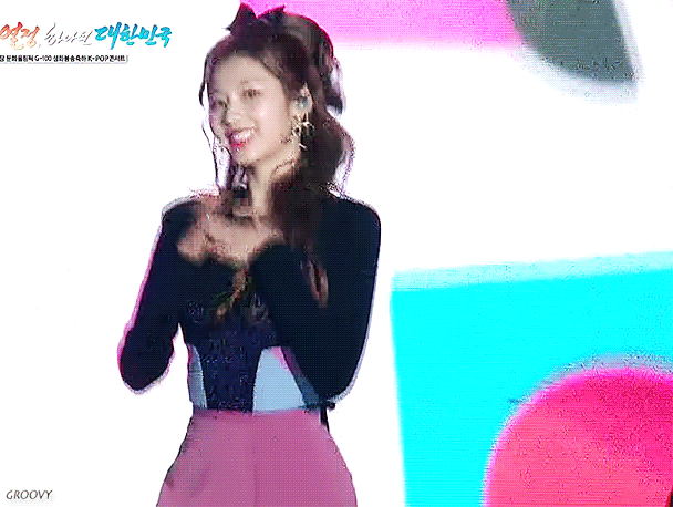 제지당하는 사나......gif | 인스티즈