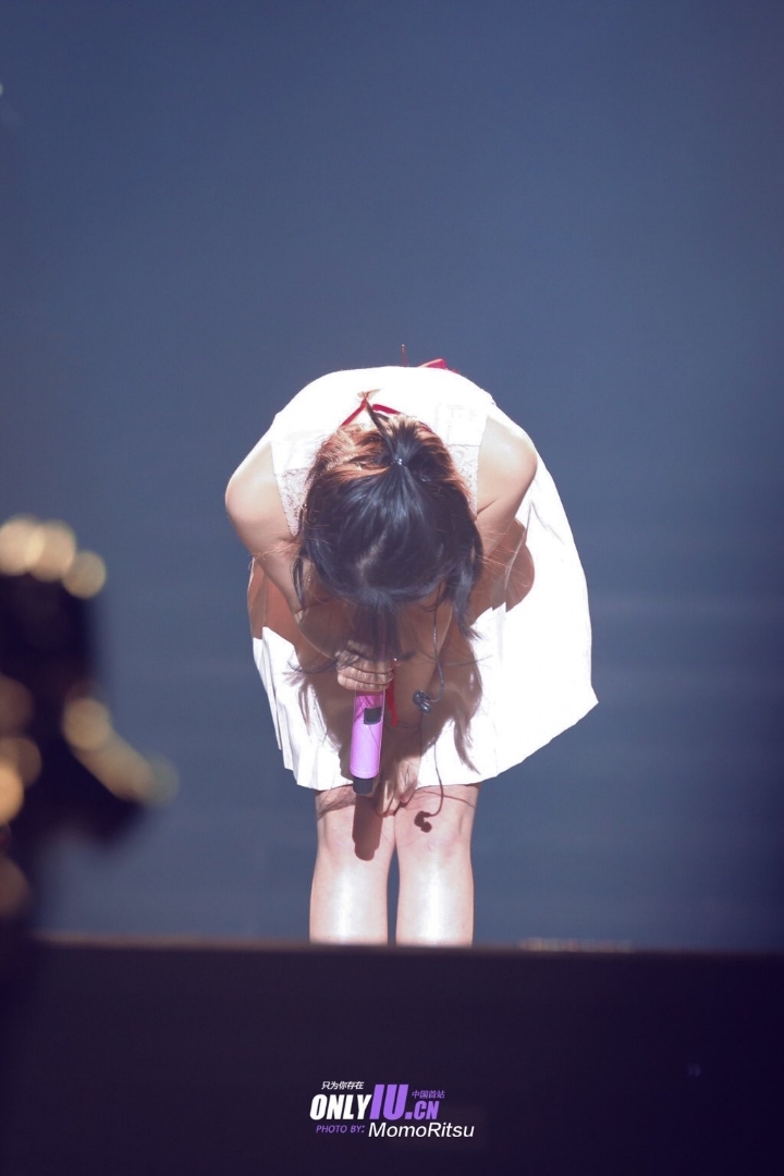 90도 폴더 인사하는 아이유 모음 | 인스티즈