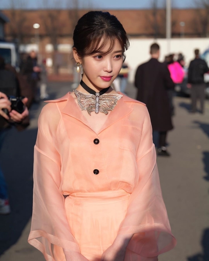 밀라노에 간 아이유.jpg | 인스티즈