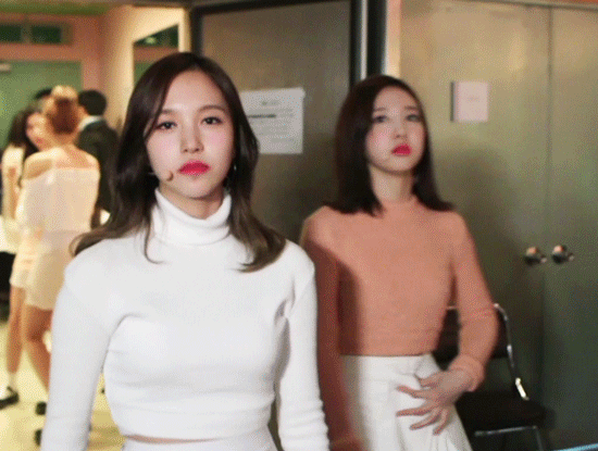 매니저가 비 맞는걸 본 트와이스 미나...gif | 인스티즈