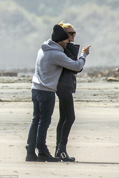 꿀 떨어지는 제이슨 스타뎀-로지 헌팅턴 휘틀리 커플 | 인스티즈