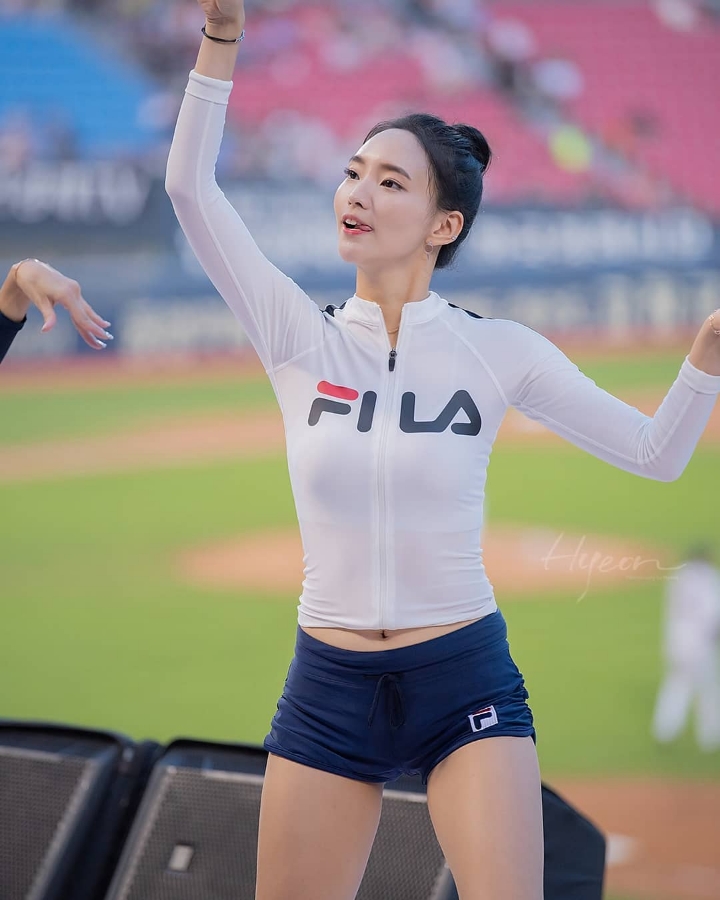시원시원한 치어리더 이나경 | 인스티즈