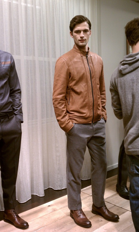 저는 그냥 수많은 갈색머리에 파란눈을 가진 남자중에 한명이에요 | 인스티즈