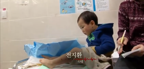 엄마한테 미안하다고하는 화상입고온 4살 지환이.jpg | 인스티즈