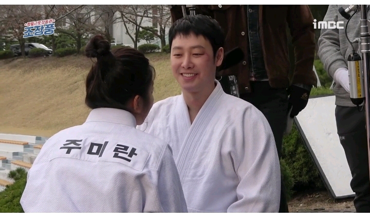 감독님과 몰래 상의후 남주몰래 기습 뽀뽀한 드라마 | 인스티즈