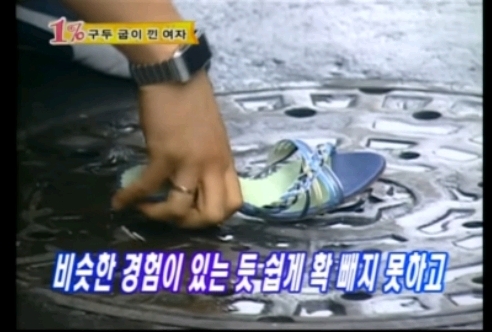 본인실수로 구두굽이 망가진 여성을본 시민들의 반응 관찰카메라 | 인스티즈