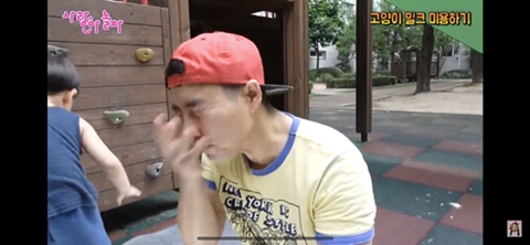 아파트 놀이터에서 고양이 털 깍는 키즈유튜버 애비 | 인스티즈