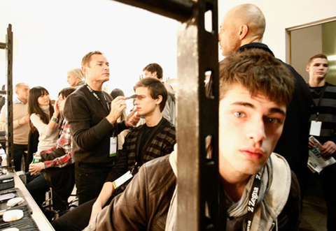 저는 그냥 수많은 갈색머리에 파란눈을 가진 남자중에 한명이에요 | 인스티즈