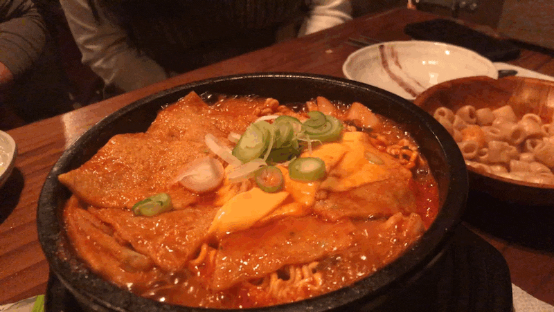 역전 할머니 맥주 라볶이 gif | 인스티즈