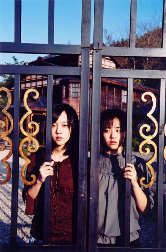 영화 장화홍련에서 친자매로 나왔던 임수정과 문근영 | 인스티즈