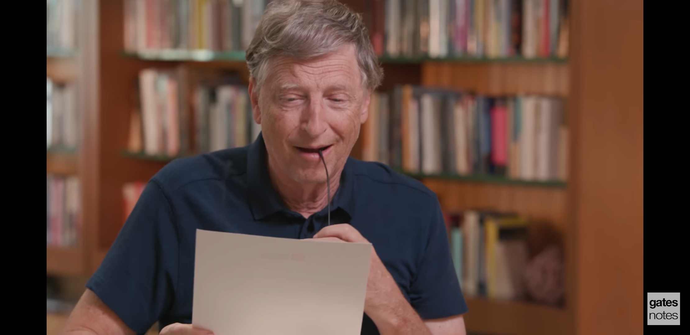 왠지 안 어울려서 뻘하게 터지는 한 유튜버의 골든버튼 언박싱 | 인스티즈