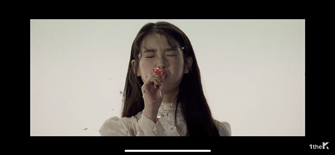 본인을 향한 성적대상화를 정면 돌파했는데도 로리타라고 욕먹은 아이유 스물셋 | 인스티즈