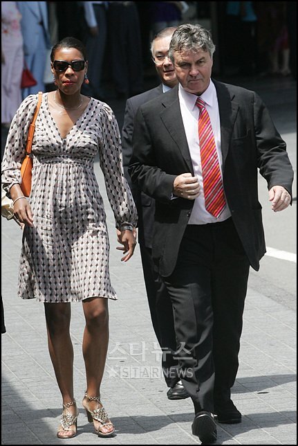 6b908fe0cffec6dfd2328a03ae7f5d131f1b5435