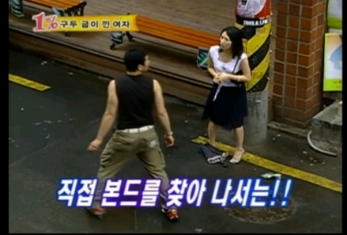 본인실수로 구두굽이 망가진 여성을본 시민들의 반응 관찰카메라 | 인스티즈