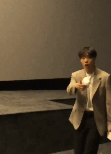 무대인사에서 데뷔전 방과후 뮤지컬 교사 때 가르치던 제자가 찾아온 배우 | 인스티즈