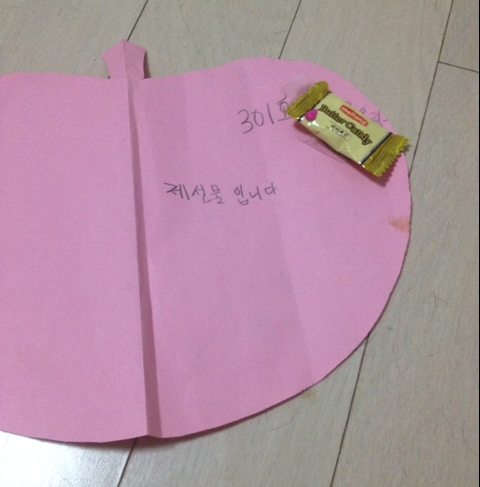 아랫층이 시끄러웠을까봐 걱정된 애기의 선물.jpg | 인스티즈