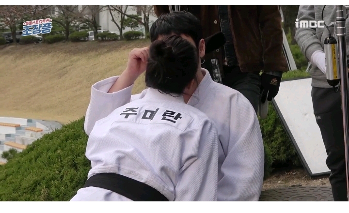 감독님과 몰래 상의후 남주몰래 기습 뽀뽀한 드라마 | 인스티즈