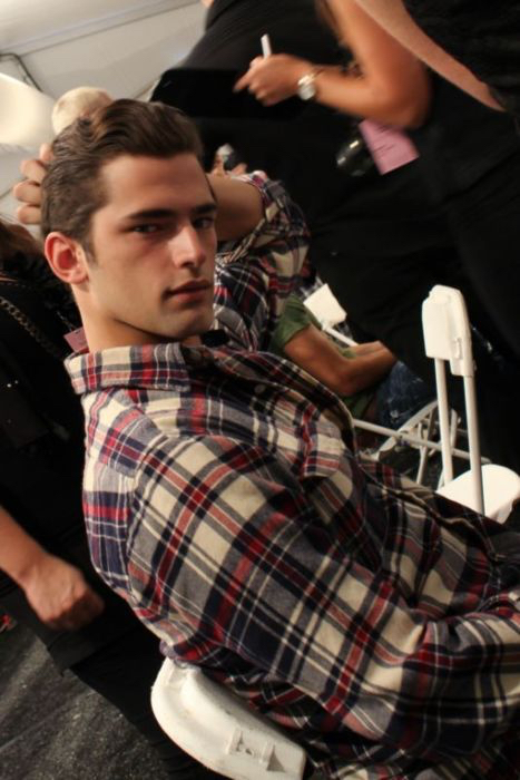 저는 그냥 수많은 갈색머리에 파란눈을 가진 남자중에 한명이에요 | 인스티즈