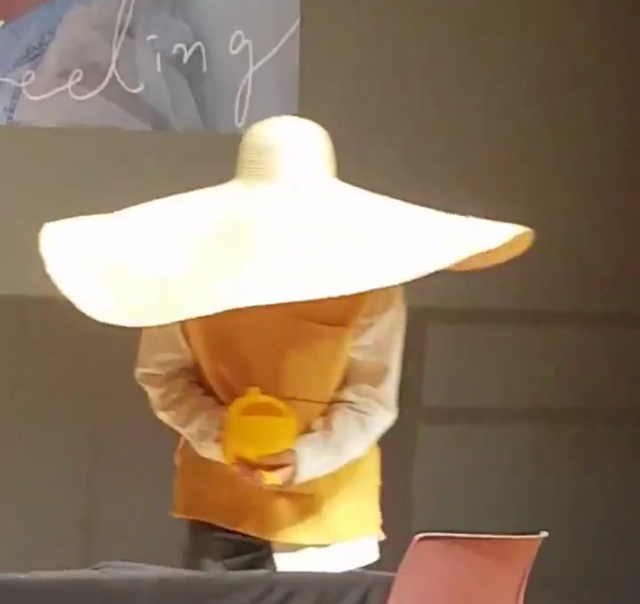 분위기는 도서관인데 상황은 돗대기 시장인 어느 가수의 사인회 | 인스티즈