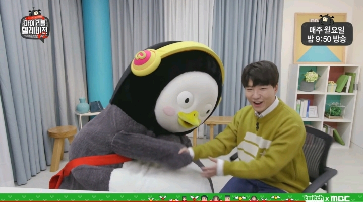 도티가 샌드박스 사장이라는걸 알아내고 태도 돌변한 펭수 | 인스티즈