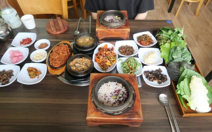 우렁쌈밥 이미지