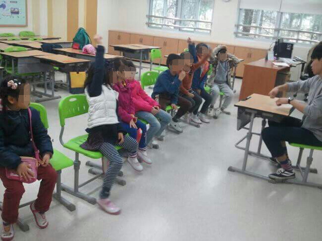 무대인사에서 데뷔전 방과후 뮤지컬 교사 때 가르치던 제자가 찾아온 배우 | 인스티즈