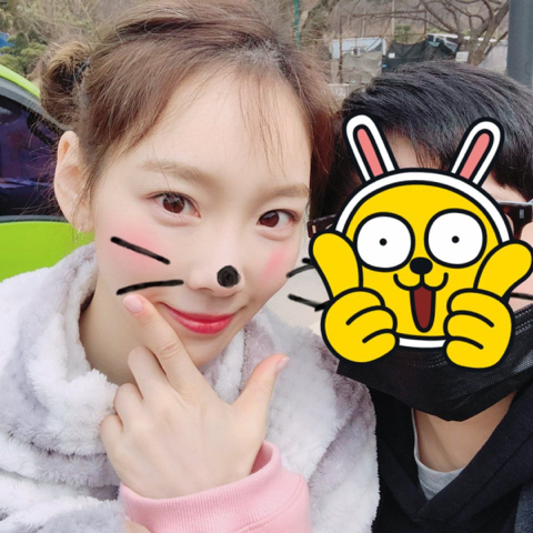 생일날 간식차 끌고 몰래 팬들 유기견 봉사활동 현장 찾아간 오늘자 태연.jpg | 인스티즈