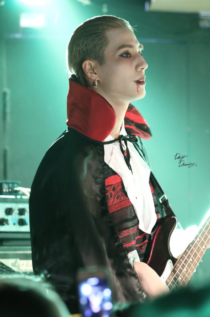 무대에서 할로윈 분장한 아이돌들 | 인스티즈