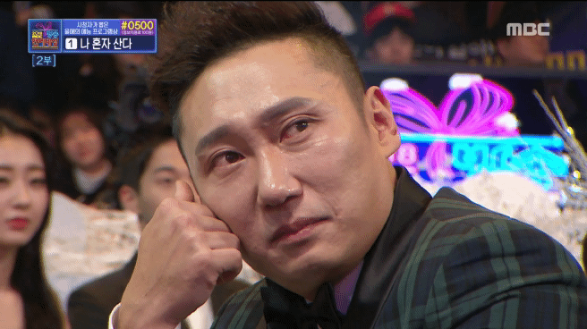 인기상 받는 매니저를 바라보는 연예인들의 표정.jpgif | 인스티즈