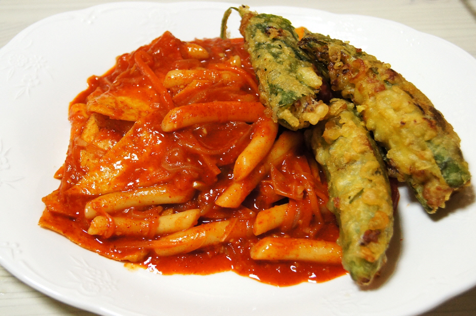 떡볶이랑 같이 먹으면 맛있는 조합은? | 인스티즈