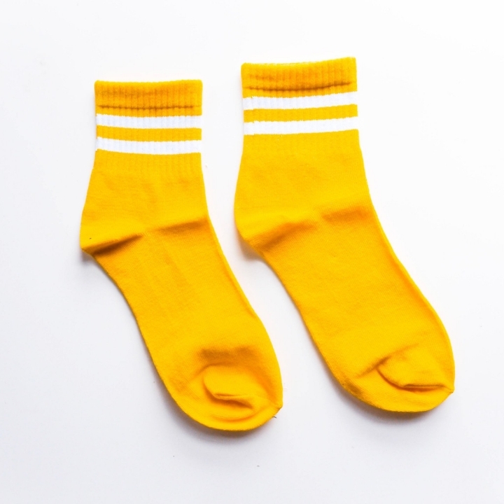 사람많은 곳에서 노란 양말 신으면 안되는 이유.jpg | 인스티즈