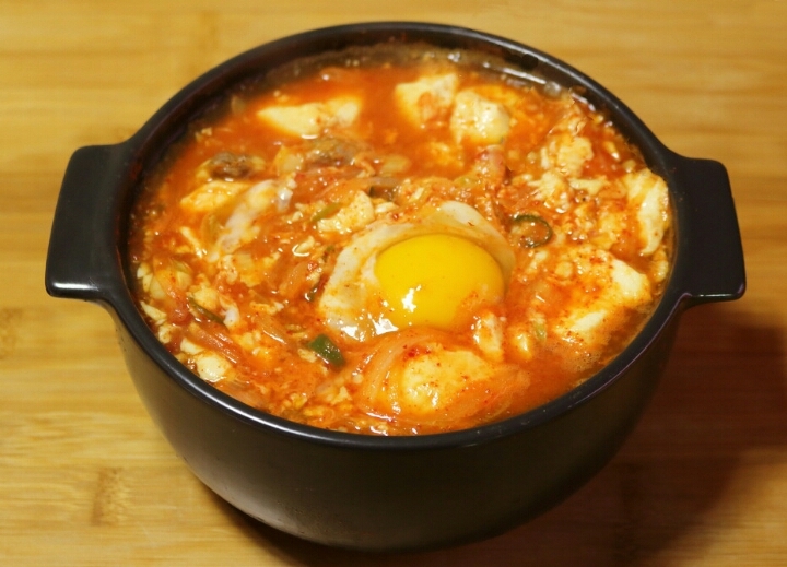 음식에서 이물질나왔을때 사람마다 갈리는거.jpg | 인스티즈