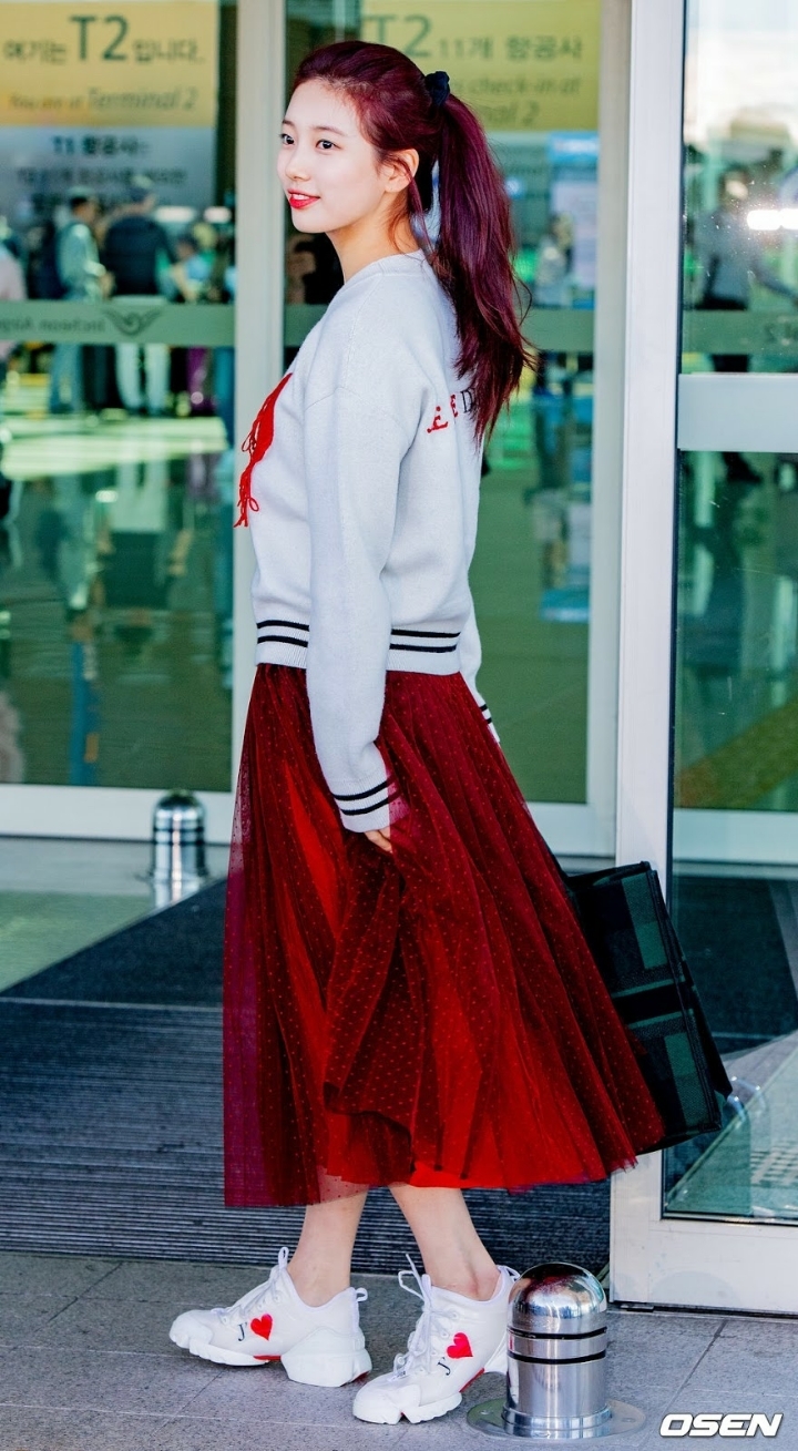 수지가 공항에서 갑자기 머리를 묶은 이유 | 인스티즈