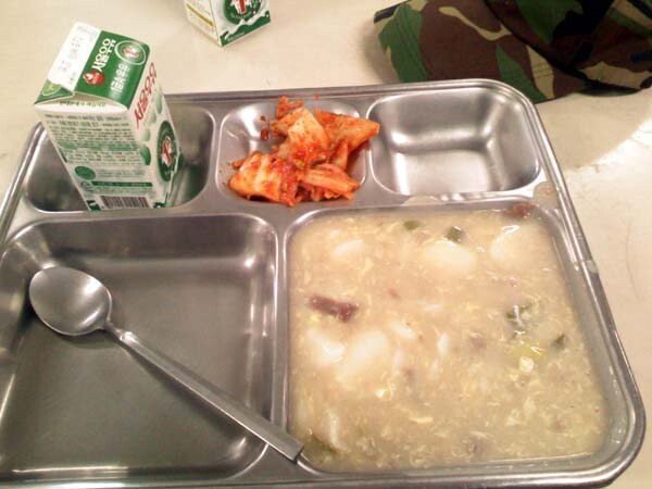 설날 때 군대 아침 식단 국룰.JPG (기억폭행) | 인스티즈