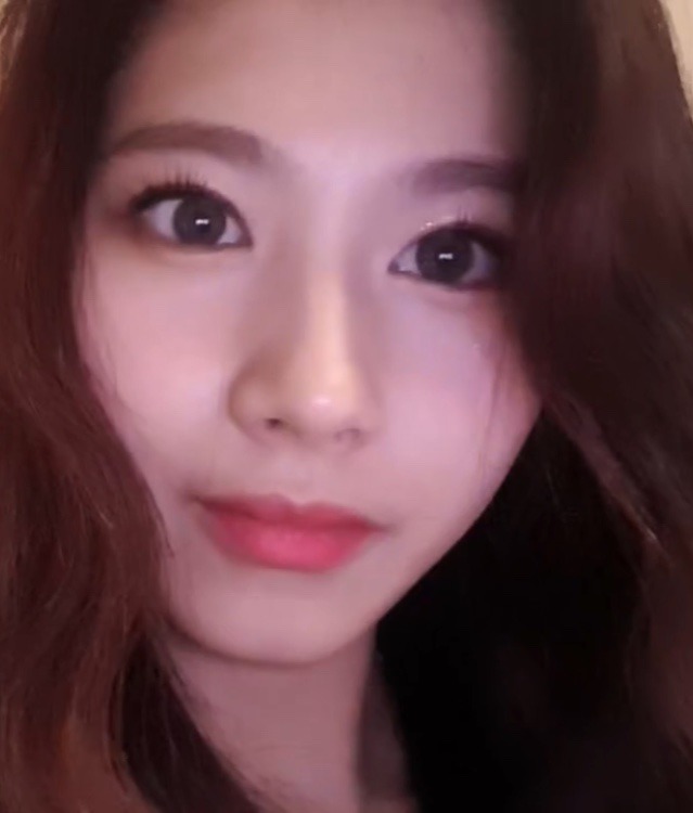 트와이스 사나 v앱 근접사진 | 인스티즈