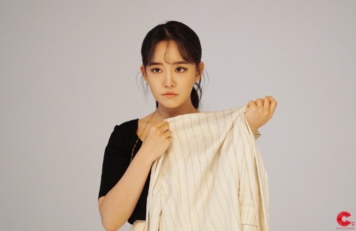 스물 열두살이라는 여가수 화보촬영 | 인스티즈