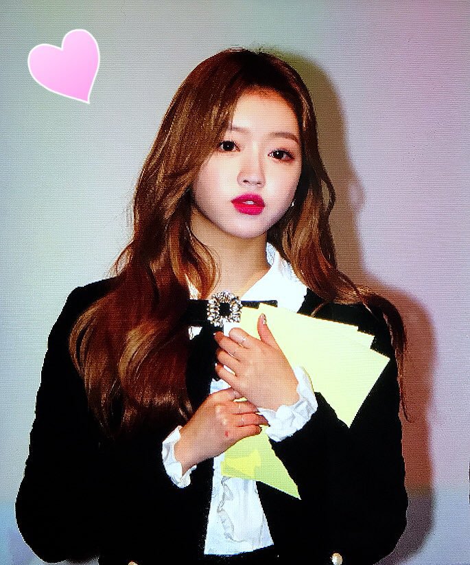 앞머리 까고다니는 오마이걸 유아 구스베이비 시사회.jpg | 인스티즈