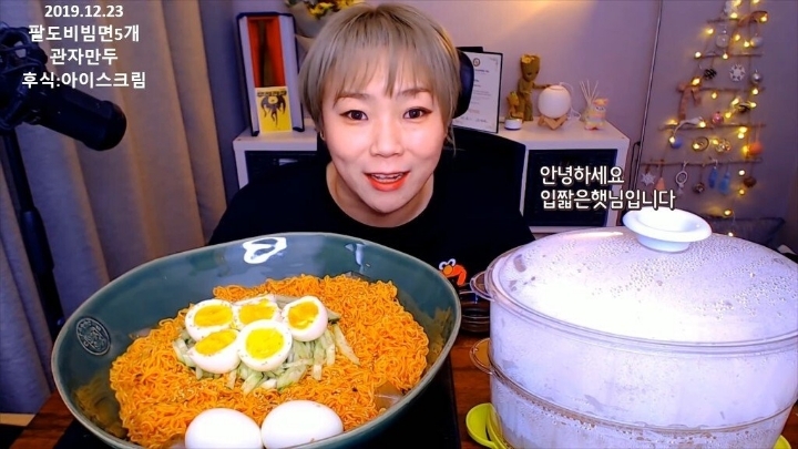 먹방 유튜버가 이해하지 못한 식사 | 인스티즈