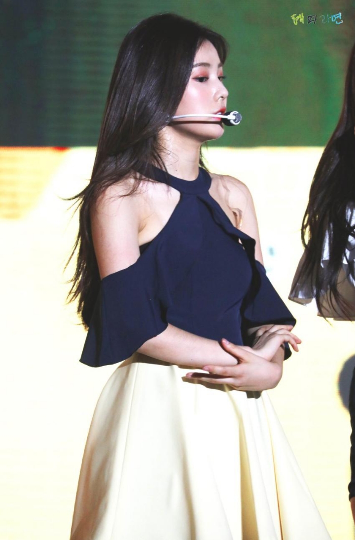 무대에서 땀흘리는 아이즈원 | 인스티즈