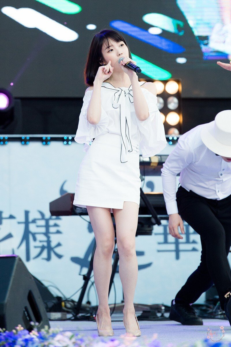 2017년 연세대 축제 아이유.jpgif | 인스티즈