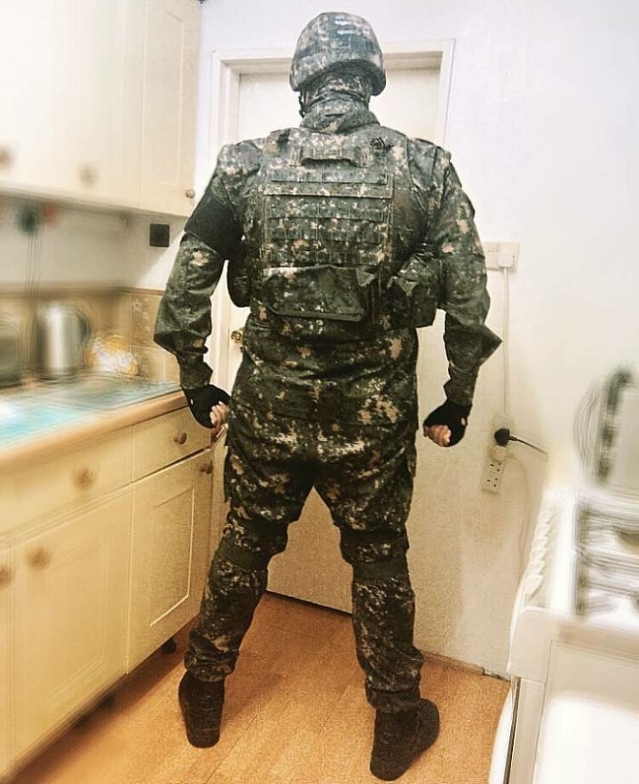 한국군 코스튬하는 영국사람.jpg | 인스티즈