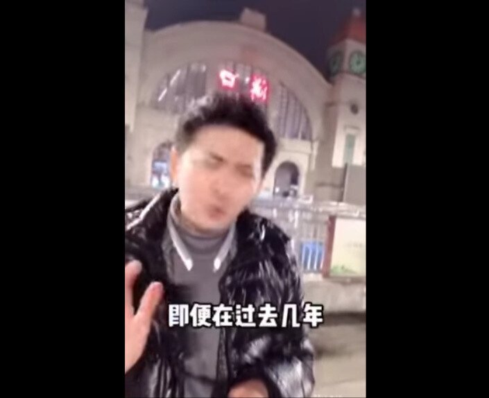 중국 우한 실태를 알리기 위해 위험을 무릅쓰고 현지로 찾아가서 보도하는 진짜 중국인 기자 | 인스티즈