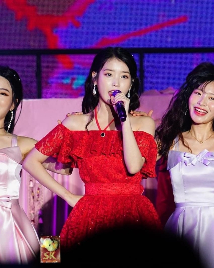 홍콩 콘서트 아이유 .gif | 인스티즈