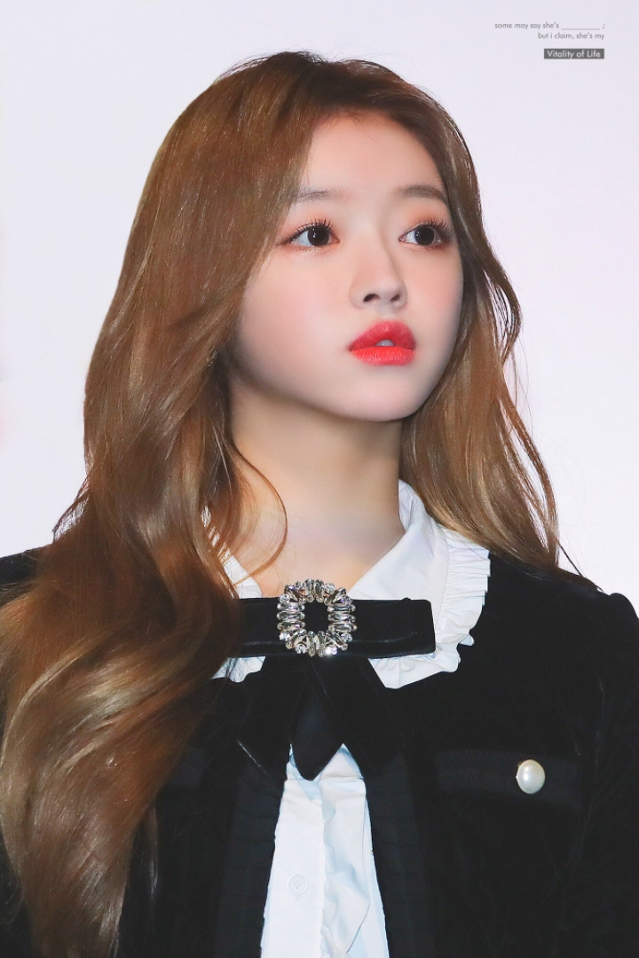 앞머리 까고다니는 오마이걸 유아 구스베이비 시사회.jpg | 인스티즈