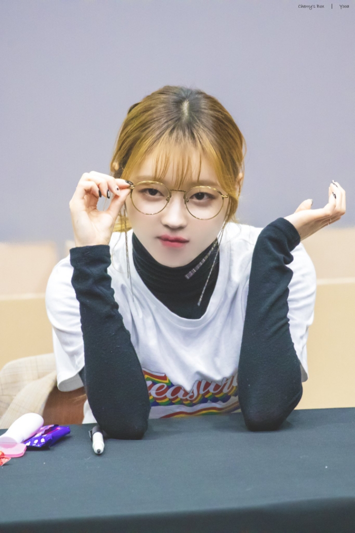 홍콩 mama 가는 오마이걸 유아.jpg | 인스티즈